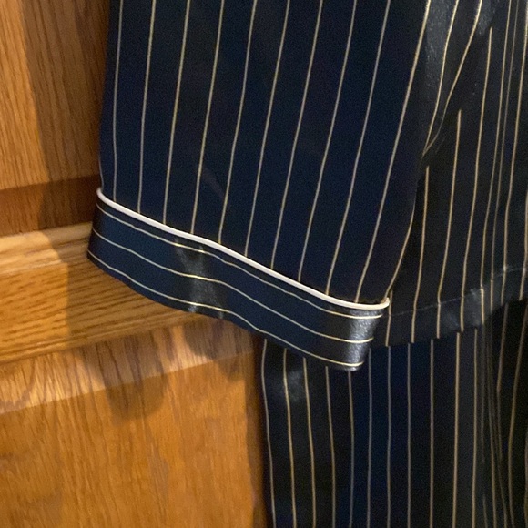Jones New York Pajama Set. - Picture 4 of 8